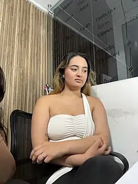 Онлайн чат XXX Antonella_Julieta