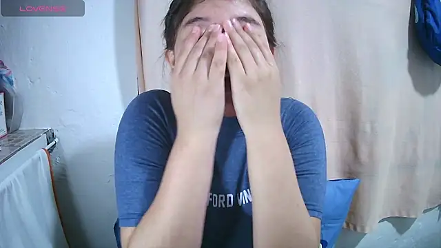 lynieh-'s Live XXX Chat