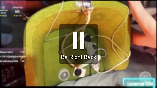 Show modela notyourneurotypical na web-kameri