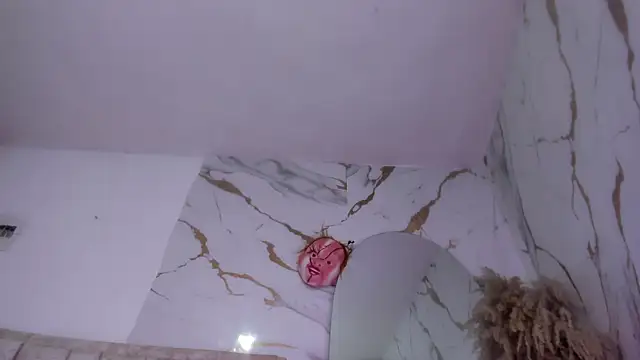 Brenda_lot Adlı Modelin Canlı XXX Sohbeti