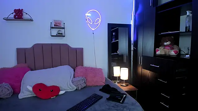 Nina_curves লাইভ XXX চ্যাট