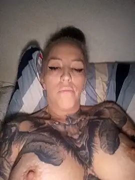 Chat +18 de vamporasuccubus19777 ao vivo