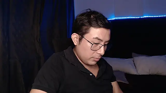 andrewmhilton_ Show Webcam