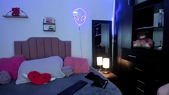 Nina_curves: απευθείας συνομιλία ΧΧΧ