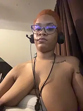 Chat +18 de nickytheehawtie ao vivo