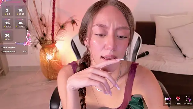 Chatroom XXX en direct de ChloeMoreti