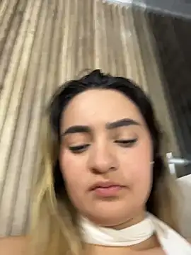 Chatroom XXX en direct de Antonella_Julieta