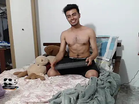 santiago_luxx Show in webcam
