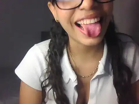 VictoriaSkinny live XXX chat