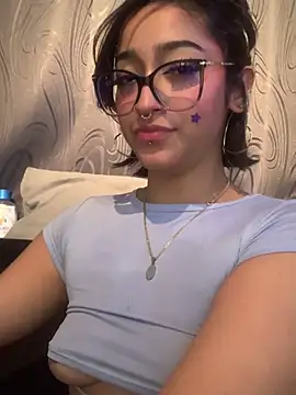 Chatroom XXX en direct de LilithMonette