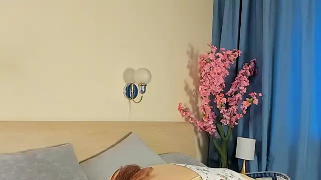 PeachMirth's Webcam Show