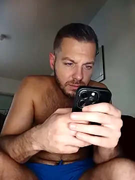 Chatroom XXX en direct de THE_CHEEKY_ALPHA