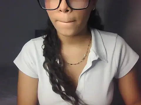 VictoriaSkinny's Live XXX Chat