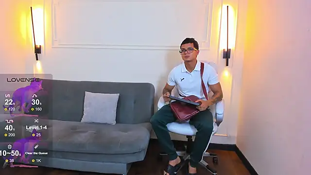 Paradise_boy_s: διαδικτυακό σόου στην κάμερα