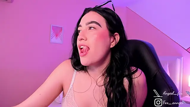 Chat +18 de angeel_fox ao vivo