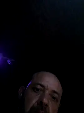 Leocesar37 在線直播表演