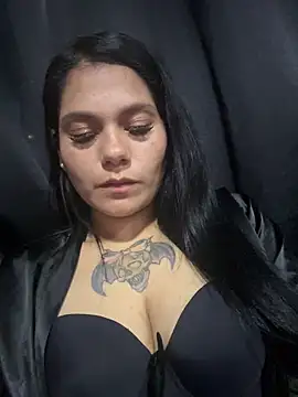 Chat +18 de Kira_firee ao vivo