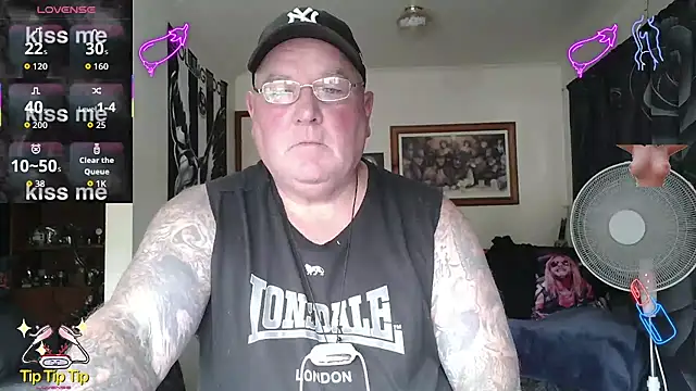 KINKYBLUEYES69: διαδικτυακό σόου στην κάμερα