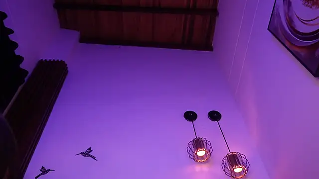 Ivi_Aiko: διαδικτυακό σόου στην κάμερα