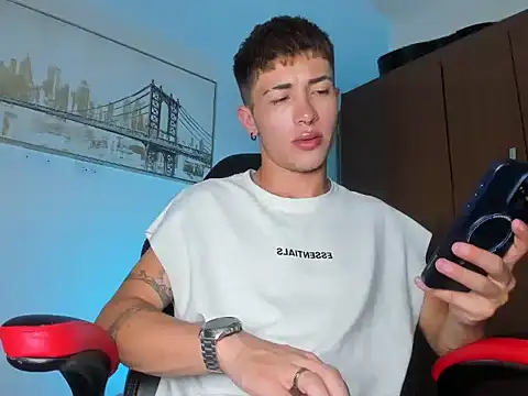 noahsaint: διαδικτυακό σόου στην κάμερα