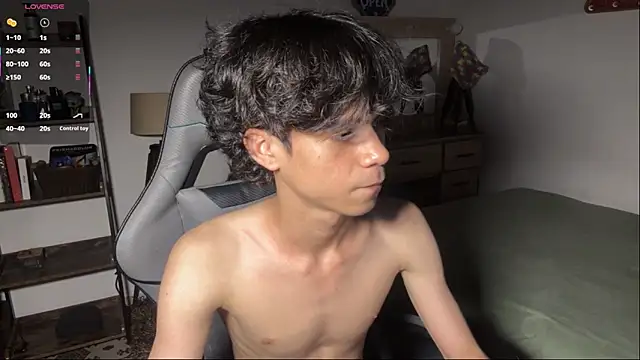 Show modela OopsAgain_ na web-kameri