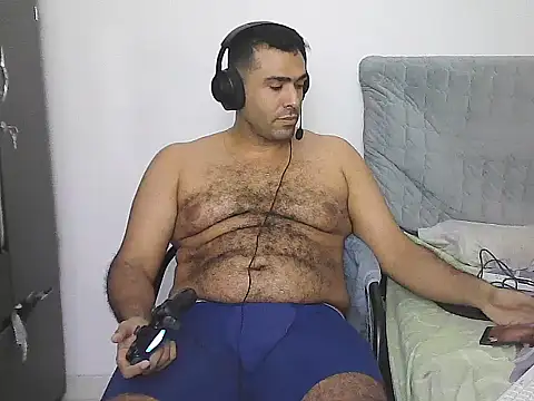 Pokazy przed kamerką – AlphaLatinoBear