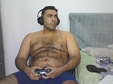 AlphaLatinoBear's Live XXX Chat