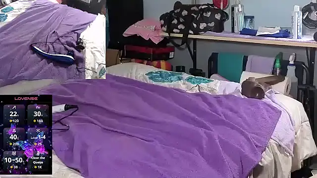 Castrated_Julie webkamerás műsora