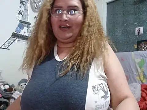 Perla1981-- Adlı Modelin Canlı XXX Sohbeti