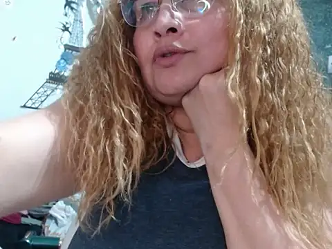 Perla1981-- Live XXX-Chat