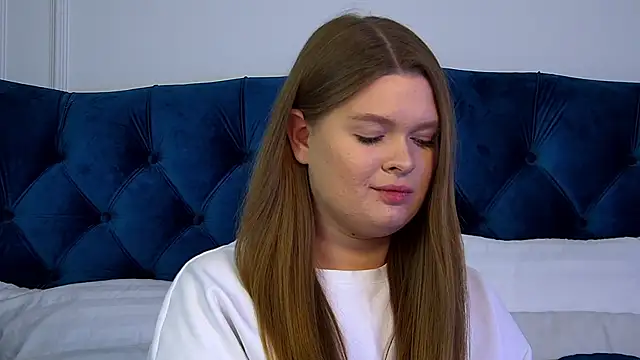 CrystalLyons Adlı Modelin Canlı XXX Sohbeti