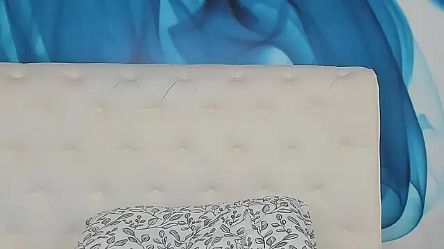 SkinnyDollyのライブXXXチャット