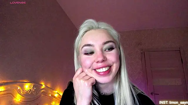 LillyMoure_ Adlı Modelin Canlı XXX Sohbeti