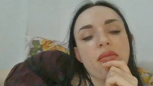 Trinsy_Love Adlı Modelin Canlı XXX Sohbeti