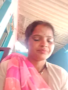 Rubi12A: διαδικτυακό σόου στην κάμερα