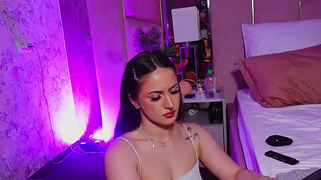 LucyLextonX Chat XXX live