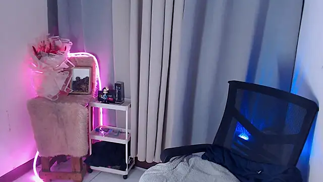 pinkcock_froi2305's Live XXX Chat