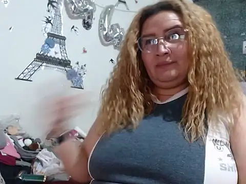 Perla1981--'s Live XXX Chat