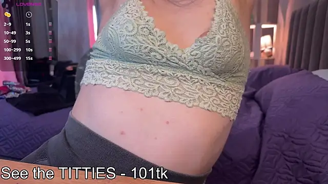 Živý XXX chat emily_is_here_