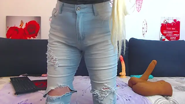 Playful_Goldie_WOW__: διαδικτυακό σόου στην κάμερα