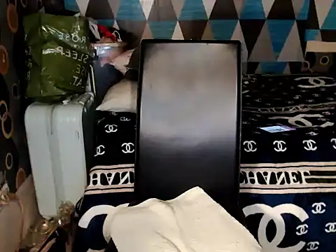 Savannah_Cock: διαδικτυακό σόου στην κάμερα