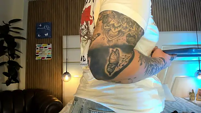 Xara_Shadow Chat XXX in diretta