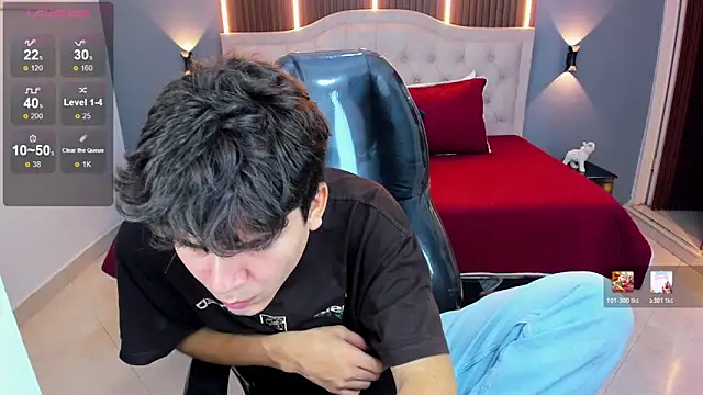 Tommy18__ Adlı Modelin Canlı XXX Sohbeti