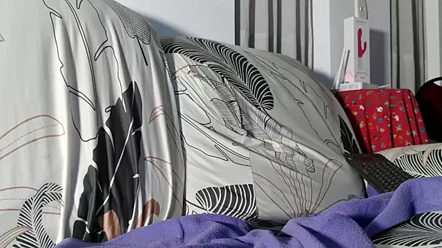 DeesseLuxure Adlı Modelin Canlı XXX Sohbeti