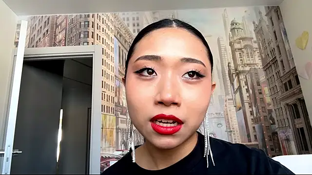 SweetMiaXO: διαδικτυακό σόου στην κάμερα