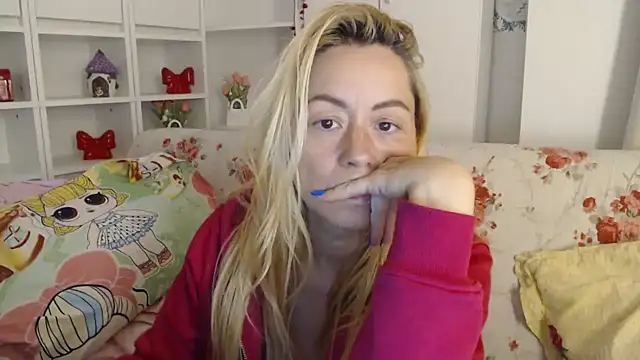 Chat +18 de _karolynesyera_ ao vivo