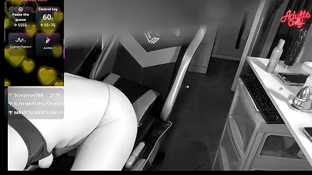 sugahfreeeen Live XXX chat