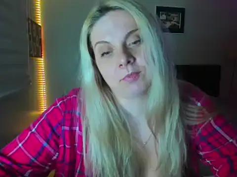 callme_iva's Webcam Show