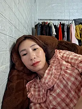 Adela-222's Live XXX Chat