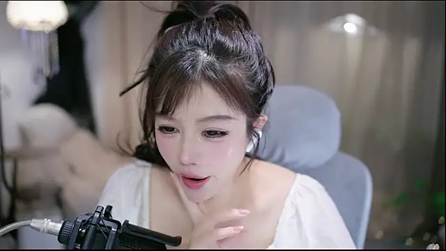 CecilyのライブXXXチャット